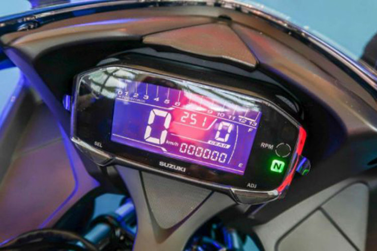 Xe vẫn được trang bị động cơ đơn xy-lanh, làm mát bằng chất lỏng DOHC có dung tích 147,3 cc. Công suất được đánh giá ở mức 19 mã lực tại 10.500 vòng/phút và mô-men xoắn 14 Nm tại 9.000 vòng/phút, sử dụng hệ thống phun xăng điện tử EFI.