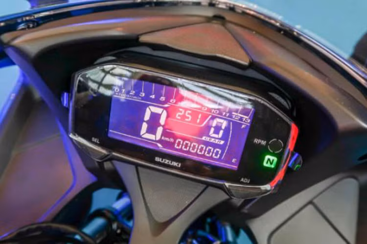 Xe vẫn được trang bị động cơ đơn xy-lanh, làm mát bằng chất lỏng DOHC có dung tích 147,3 cc. Công suất được đánh giá ở mức 19 mã lực tại 10.500 vòng/phút và mô-men xoắn 14 Nm tại 9.000 vòng/phút, sử dụng hệ thống phun xăng điện tử EFI.