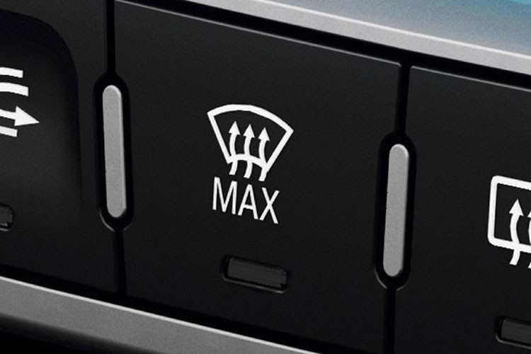 Nhoe guong khi lai xe oto troi mua xu ly nhu the nao?-Hinh-4