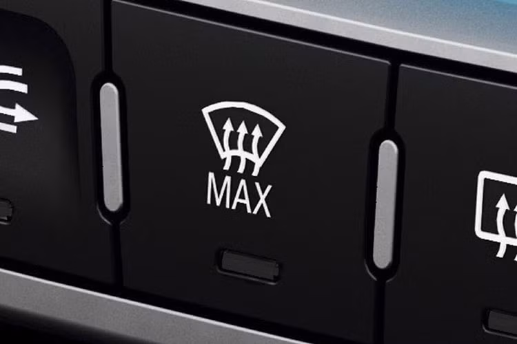 Nhoe guong khi lai xe oto troi mua xu ly nhu the nao?-Hinh-4