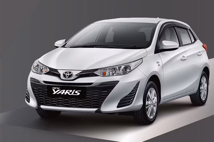 Như những chiếc xe khác nâng cấp TRD Sportivo, mẫu xe Toyota Yaris mới có bộ bodykit hầm hố hơn, gồm ốp cản trước, cản sau và ốp hông. Trên phiên bản thể thao này, xe vẫn được trang bị phần đầu với lưới tản nhiệt cỡ lớn. Kích thước không thay đổi nhiều so với phiên bản thường.