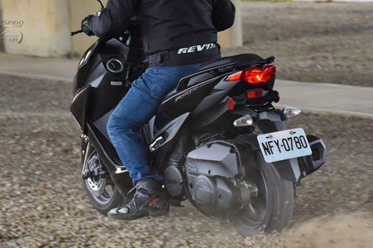 Đặc biệt ở mẫu X Force 155 phiên bản mới này, ngoài công nghệ VVA cho phép lượng khí nạp tối ưu theo dải vòng tua máy của động cơ còn được tích hợp công nghệ SMG (Smart Motor Generator) giúp khởi động động cơ trong im lặng.