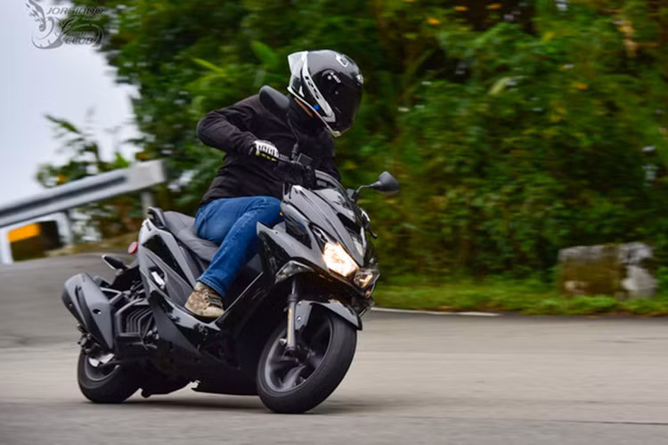 Mức giá xe Yamaha X Force 2024 tại thị trường Nhật Bản được niêm yết là 407.000 yên (tương đương khoảng 70 triệu đồng) khi về Việt Nam, đây sẽ là đối thủ đáng gờm của Honda SH160i.