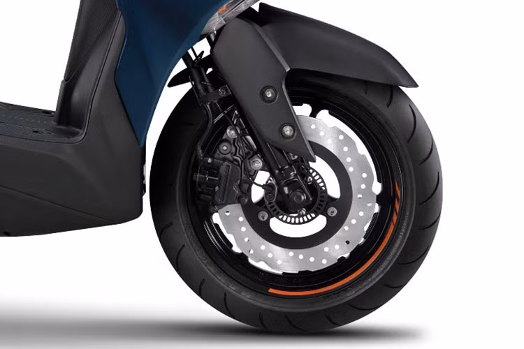 Yamaha X Force 155 2024 được trang bị giảm xóc trước ống lồng, giảm xóc sau lò xo có thể điều chỉnh 4 cấp độ. Phanh đĩa trước sau đường kính 230mm đảm bảo an toàn, kèm theo hệ thống chống bó cứng phanh ABS, hệ thống kiểm soát lực kéo giúp đưa tới giải pháp an toàn toàn diện hơn cho người sử dụng.