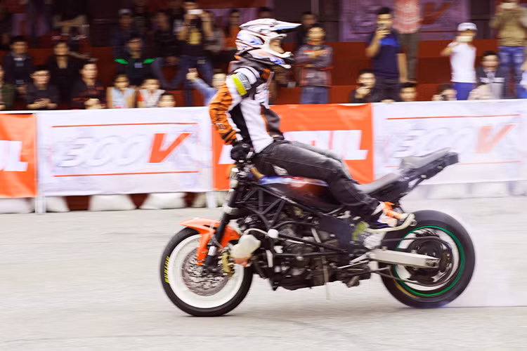 Hiroyuki Ogawa từng tham gia các giải đấu quốc tế lớn như; Mỹ, Châu Âu và Châu Phi. Thành công từ những giải đấu đó ngày càng giúp anh chuyên nghiệp hơn trong mọi tình huống cũng như nâng cao kỹ năng sáng tạo. Được biết, anh đã trải qua 7 năm ở các giải đấu lớn chuyên nghiệp.