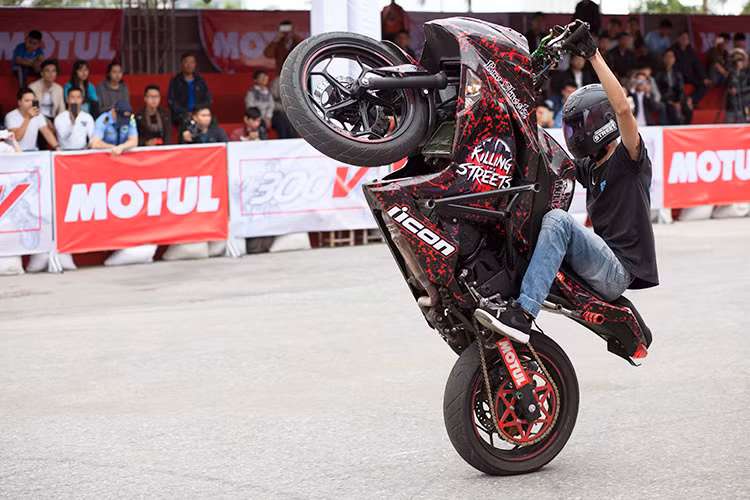 Điều đặc biệt ở mùa Motul Stunt Fest 2017 này đó chính là sự tham gia của một số stunter đến từ các nước láng giềng như Campuchia và Thái Lan. Đây được xem là một bước tiến mới khi Việt Nam lần đầu tiên trở thành nước ở Đông Nam Á tổ chức giải đấu quốc tế cho môn thể thao mạo hiểm mới mẻ nhưng đầy tính hấp dẫn này.
