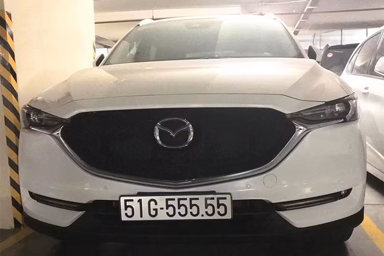 Mazda CX-5 được xem là một trong những “con át chủ bài” trong chiến lược cạnh tranh của Mazda trên toàn cầu. Thế hệ trước đó của mẫu xe này cũng đã chiếm 25% tổng doanh số toàn cầu của hãng xe này và tại thị trường ôtô Việt Nam, nó cũng luôn đạt doanh số cao nhất dòng CUV.