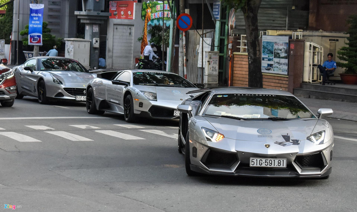 Trong những phiên tòa, phía bà Lê Hoàng Diệp Thảo đã đưa ra cáo buộc về việc ông ''vua cà phê'' chi tiền sai mục đích khi vung ra hàng trăm tỷ mua siêu xe. Trước những cáo buộc đó, ông Vũ cho rằng đây là việc làm có mục đích chính đáng. Với doanh thu khoảng 5.000 tỷ/năm, Trung Nguyên sẽ dùng 10% số tiền đó cho việc mua siêu xe, thay vì dùng cho marketing đơn thuần. Sau những chiến dịch marketing, chẳng ai nhớ đến Trung Nguyên. Tuy nhiên, người ta sẽ nhớ nhiều hơn nhờ vào dàn siêu xe trăm tỷ của ông.