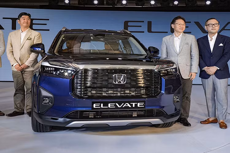 Trong vòng 3 năm tới, hãng xe Nhật bản dự định sẽ cho ra mắt Honda Elevate phiên bản thuần điện mới hoàn toàn. Hiện chưa rõ sau Ấn Độ, Honda Elevate có được bán ở những thị trường khác như Việt Nam hay không.