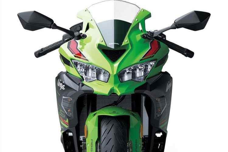 Trong khi đó, tại Thái Lan, mức giá xe Kawasaki Ninja ZX-4R cho 2 phiên bản là Tiêu chuẩn và SE với giá bán lần lượt 320.000 Baht (221 triệu đồng) và 360.000 Baht (248 triệu đồng).
