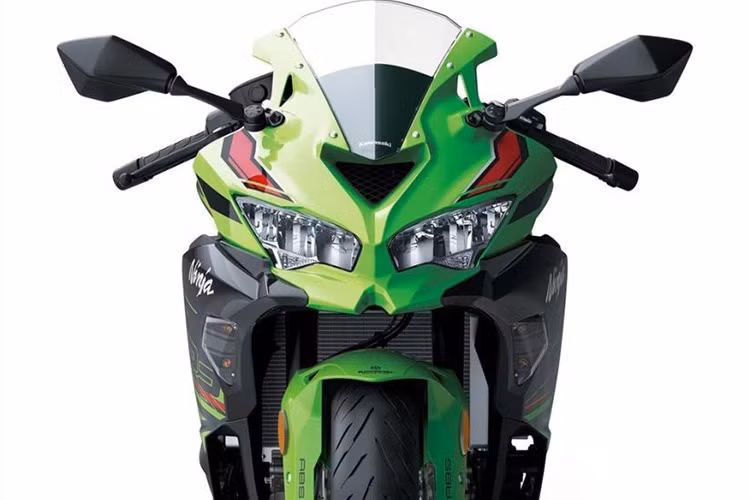 Trong khi đó, tại Thái Lan, mức giá xe Kawasaki Ninja ZX-4R cho 2 phiên bản là Tiêu chuẩn và SE với giá bán lần lượt 320.000 Baht (221 triệu đồng) và 360.000 Baht (248 triệu đồng).