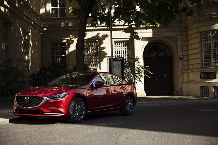 Được biết, chỉ có Mazda6 phiên bản số sàn tại thị trường Mỹ là bị "khai tử". Tuy nhiên, phát ngôn viên của hãng Mazda cũng úp mở việc Mazda6 phiên bản số sàn có thể quay trở lại thị trường Mỹ nếu nhu cầu của khách hàng đủ lớn. "Chúng tôi sẽ tiếp tục hỗ trợ những người thích lái xe số sàn với Mazda3 Premium Hatchback 2019 và mẫu xe biểu tượng MX-5 Miata", phát ngôn viên của hãng Mazda Mỹ nói thêm.