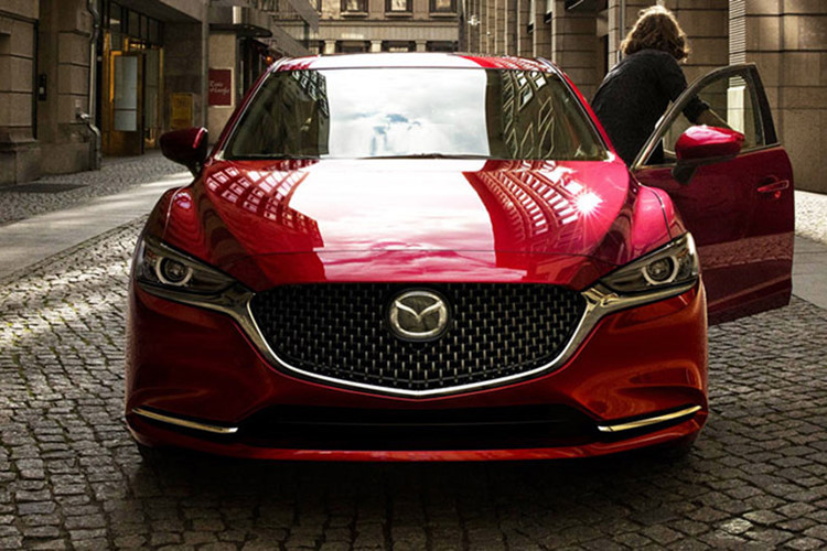 Giải thích với phóng viên Jalopnik, phát ngôn viên của Mazda Mỹ cho biết: "Chúng tôi đã đưa Mazda6 lên phân khúc thị trường cao cấp hơn với việc ra mắt 2 phiên bản Grand Touring Reserve và Signature. Đồng thời, nhu cầu mua Mazda6 số sàn của khách hàng cũng giảm xuống".