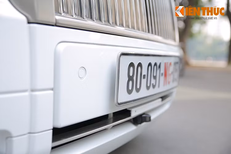 Bên cạnh đó, nó còn sở hữu phần cản trước khác so với phiên bản mới nhất hiện nay của hãng Roll-Royce.