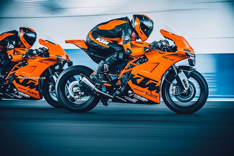 Theo công bố, mức giá xe môtô KTM RC 8C được bán ra chính hãng tại thị trường châu Âu sẽ là 38.999 USD (tương đương 895 triệu đồng).