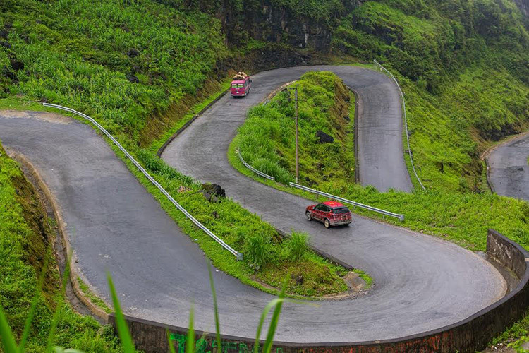 Kết thúc hành trình kéo dài 15 ngày, với tổng quãng đường hơn 6.000 km, những chiếc VinFast Lux A2.0 và Lux SA2.0 đã trải qua đầy đủ các điều kiện vận hành và thời tiết tại Việt Nam. Các chuyên gia kiểm thử đánh giá cả 2 mẫu xe Lux của VinFast đều cho khả năng vận hành tốt trên đường hỗn hợp, vòng tua máy thường xuyên duy trì ở mức thấp, rất phù hợp với thói quen và điều kiện thực tế tại Việt Nam.