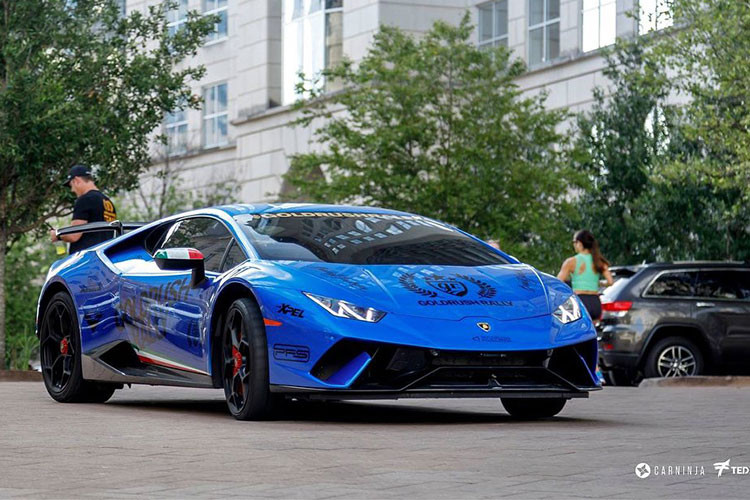 Lamborghini Huracan Performante là phiên bản hiệu suất cao hơn của siêu xe Huracan, ra mắt lần đầu tại triển lãm ôtô Geneva 2017. Xe sở hữu động cơ V10, dung tích 5,2 lít như phiên bản thường nhưng tạo ra công suất tối đa 640 mã lực thay vì 610 sức ngựa như Huracan LP610-4.