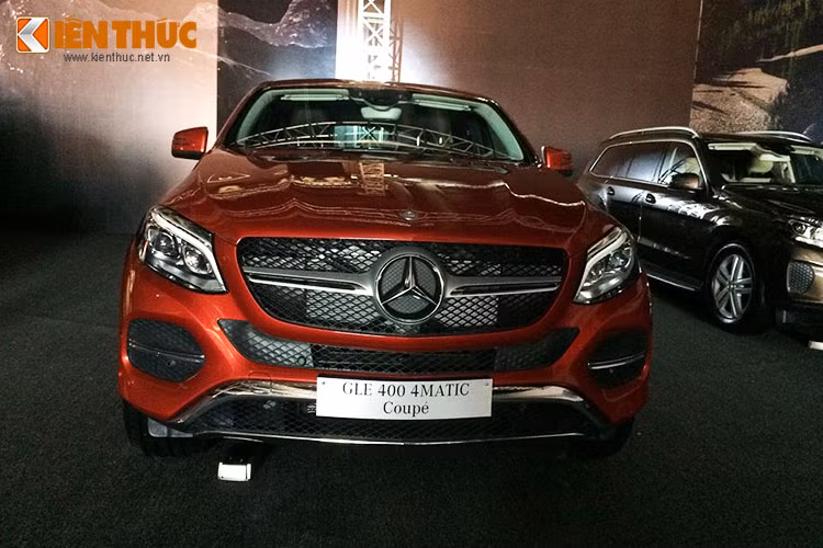 Tính cả đội hình xe lái thử và xe đã qua sử dụng chính hãng, sự kiện “SUVenture” có sự góp mặt của 30 sản phẩm Mercedes-Benz với tổng giá trị lên đến 100 tỷ đồng – cao nhất trong 6 kỳ triển lãm Fascination. 