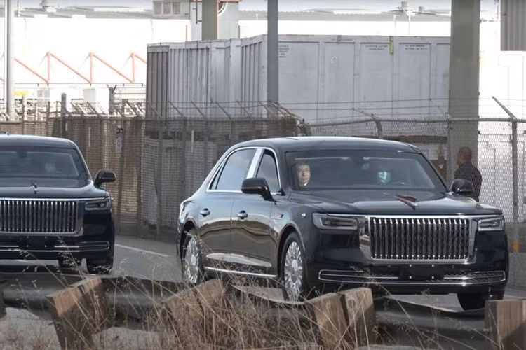 Hồng Kỳ N701 chuyên chở ông Tập Cận Bình là mẫu sedan cỡ lớn do thương hiệu Hồng Kỳ của Trung Quốc chế tạo dành riêng cho lãnh đạo cấp cao của quốc gia này. Theo các báo cáo, Hồng Kỳ chỉ sản xuất 50 chiếc N701 và chúng được dùng để phục vụ các nhiệm vụ chính thức của nhà nước.