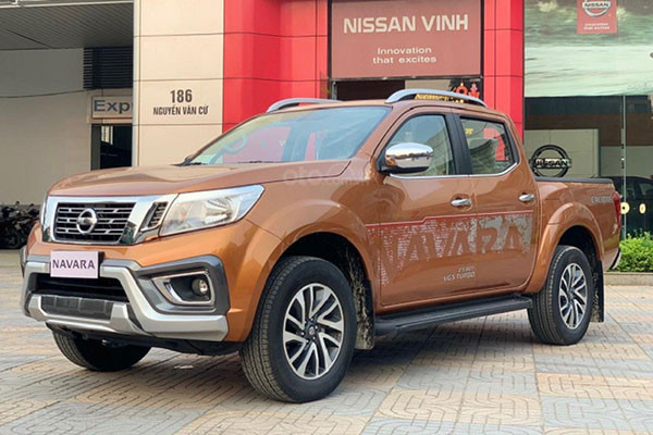 Nissan Navara giam 50 trieu dong tai Viet Nam, xa hang ton