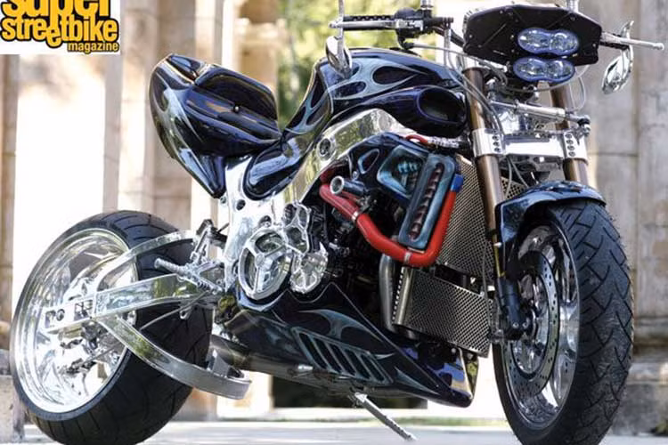 Có vẻ anh chàng sở hữu chiếc Suzuki Hayabusa này quá yêu phong cách naked-bike, nhưng lại muốn sở hữu một cỗ máy siêu mạnh?