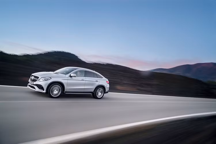 Mercedes-Benz gần như đã công bố tất cả các mức giá cho từng phiên bản của GLE. Tiếc là phiên bản cao cấp nhất GLE500e sử dụng hệ dẫn động hybrid vẫn chưa được công bố giá bán.