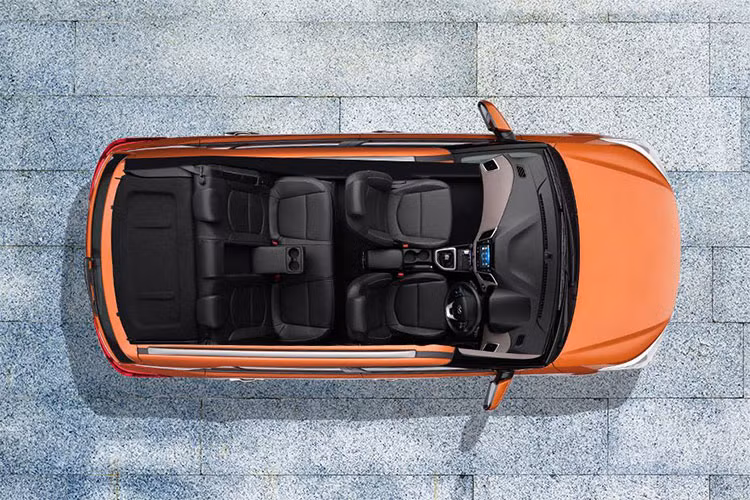 Xe được trang bị an toàn với phiên bản thấp nhất bao gồm 2 túi khí trước và đi kèm hệ thống chống bó cứng phanh ABS tiêu chuẩn. Bản cao cấp, mẫu crossover này sẽ có thêm 6 túi khí, hệ thống cân bằng điện tử, hỗ trợ khởi hành ngang dốc, cảm biến đỗ xe phía sau và camera lùi.