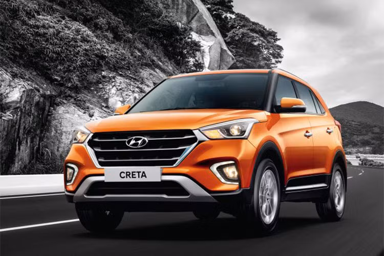 Hyundai Creta 2018 sẽ có 2 tùy chọn màu sắc cơ bản, cam và xanh dương với giá bán dao động từ 13.870 ( tương đương 315 triệu đồng) đến 22.100 USD (khoảng 503 triệu đồng). Mẫu xe crossover Hyundai Creta ra mắt lần đầu tiên tại Ấn Độ năm 2015 và nhanh chóng trở thành cơn sốt do khách hàng nước này chuộng xe cỡ nhỏ.