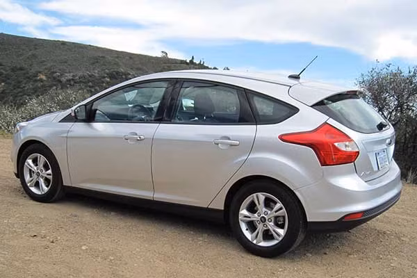 Gan 800 xe Ford Viet Nam co nguy co gay truc lap