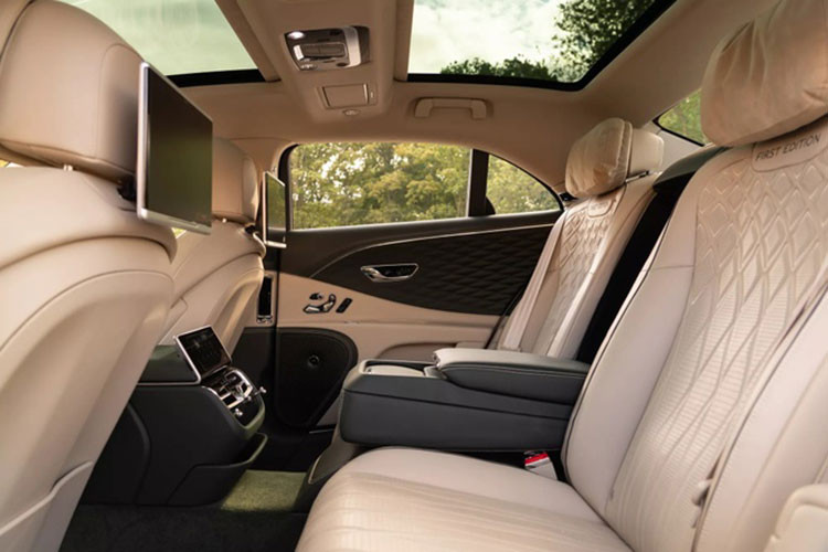 Bentley Flying Spur chuc ty tai Viet Nam dang chay co the rung man hinh-Hinh-2
