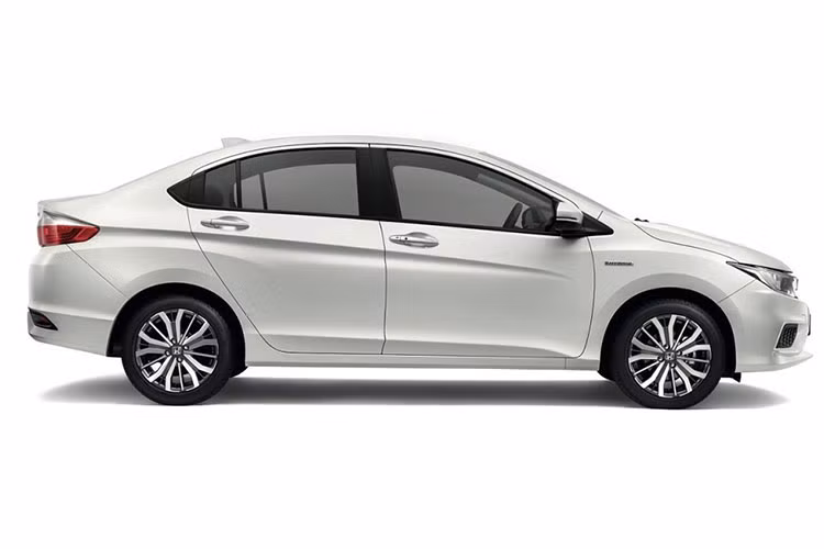 So với phiên bản thường, Honda City Hybrid 2017 có vẻ không thay đổi về thiết kế. Ngay cả thể tích khoang hành lý của Honda City Hybrid 2017 cũng giữ ở con số 536 lít như phiên bản thường đã có mặt tại Việt Nam.