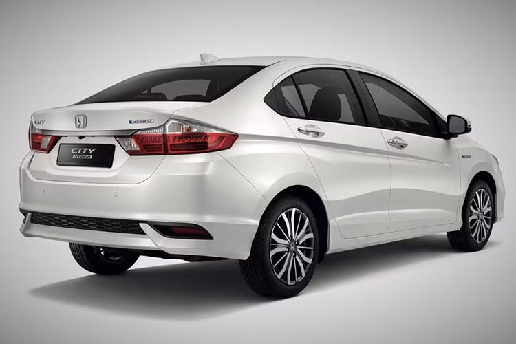 Ngoài ra, Honda City Hybrid 2017 còn được trang bị bộ vành 16 inch, lốp 185/55 và bán kính quay 5,7 mét, lớn hơn Jazz Hybrid. Những trang bị nổi bật khác của Honda City Hybrid 2017 tại Malaysia bao gồm ăng-ten hình vây cá, tay nắm cửa mạ crôm, gương ngoại thất gập chỉnh điện...