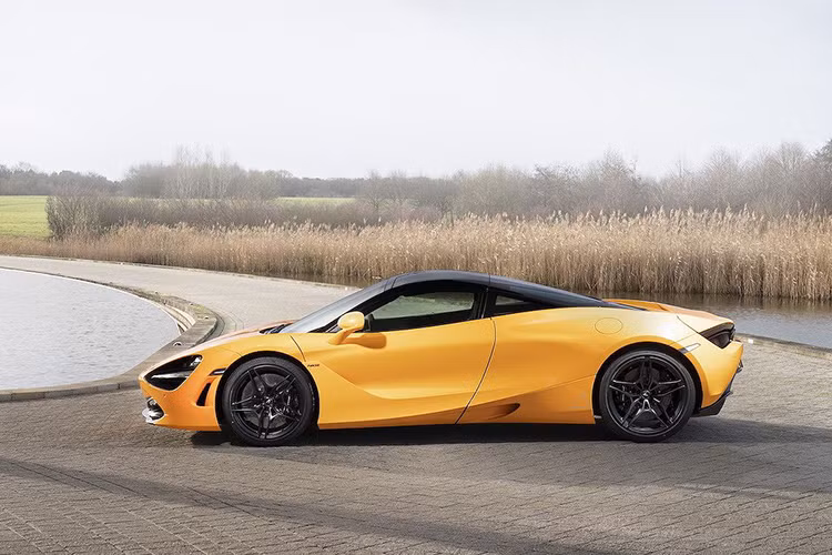 Đơn vị đặt hàng siêu xe McLaren 720S Spa 68 là đại lý McLaren Brussel, nhằm vinh danh chiến thắng đầu tiên của hãng xe Anh quốc tại giải đua F1 ở chặng Bỉ Belgian Grand Prix vào năm 1968.