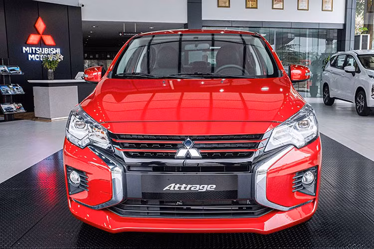 Sự xuất hiện của Mitsubishi Attrage với doanh số lên đến hơn 1.000 xe trong bảng xếp hạng tháng 5 tiếp tục là một sự bất ngờ lớn. Kể từ khi ra mắt thị trường, đây là lần thứ hai Mitsubishi Attrage có mặt trong bản danh sách này. Có thể, việc ra mắt thêm phiên bản cao cấp, kết hợp chính sách gia hạn 50% phí trước bạ của Mitsubishi đã thu hút sự chú ý của nhóm khách hàng yêu thích thương hiệu Mitsubishi.
