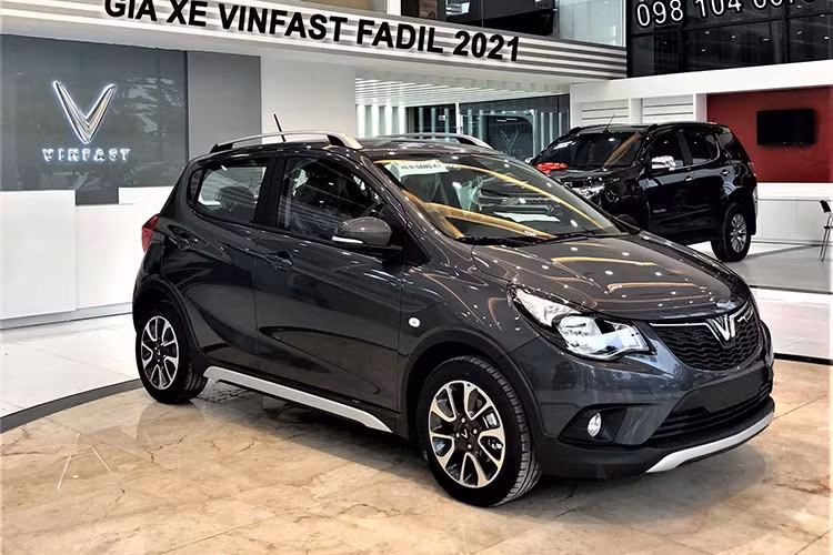 Góp mặt thường xuyên trong danh sách các mẫu xe bán chạy trong nhiều tháng qua, Fadil đang dần khẳng định chỗ đứng vững chắc của xe Việt trên thị trường. Kết thúc tháng 4, với doanh số 1.559 xe, Fadil chiếm vị trí thứ 3 trong bảng xếp hạng. So với các mẫu xe hạng A đang có mặt trên thị trường, Fadil được đánh giá là có thiết kế ưa nhìn hơn, nhiều trang bị, kết hợp chính sách bán hàng linh hoạt của VinFast.