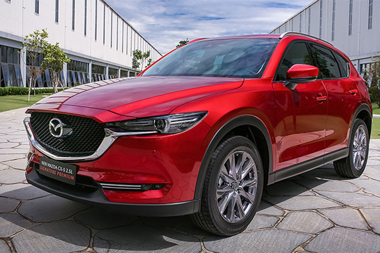 Trong khi vị trí thứ 10 thuộc về Mazda CX5 thế hệ mới. Mẫu Crossover 5 chỗ do THACO lắp ráp, phân phối tại Việt Nam đạt doanh số bán 917 xe, giảm gần 100 xe so với tháng trước.