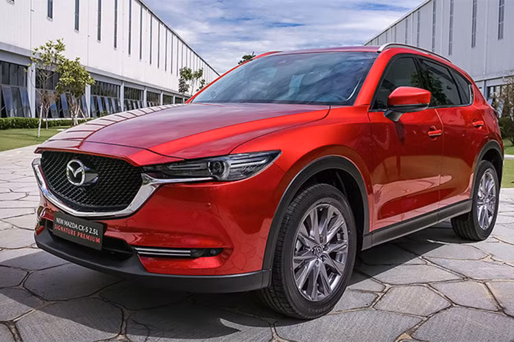 Trong khi vị trí thứ 10 thuộc về Mazda CX5 thế hệ mới. Mẫu Crossover 5 chỗ do THACO lắp ráp, phân phối tại Việt Nam đạt doanh số bán 917 xe, giảm gần 100 xe so với tháng trước.