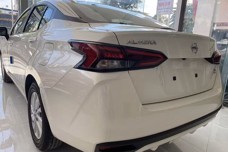 Nissan Almera moi chi tu 416 trieu dong tai Viet Nam-Hinh-4