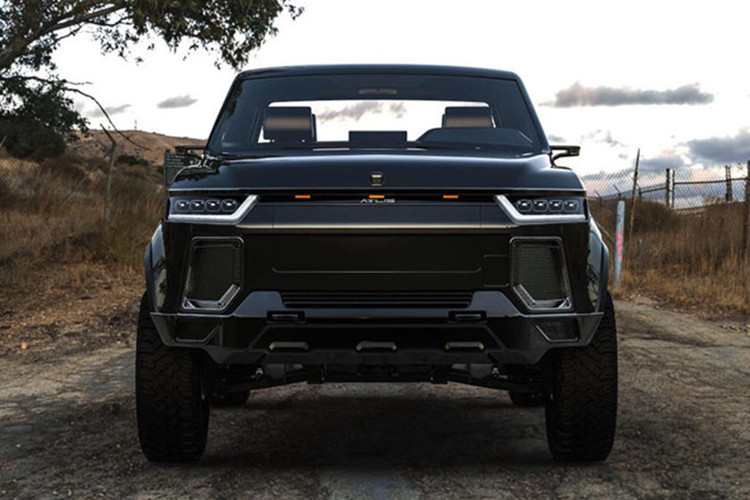 Cụ thể, nhà sản xuất xe Atlis khẳng định rằng mẫu bán tải XT cỡ lớn sắp ra mắt của họ sẽ có cự li di chuyển tối đa 800 km và có khả năng kéo tối đa hơn 9 tấn. Tuy nhiên bạn có lẽ không nên mơ ước có thể thực hiện cả hai chuyện này đồng lúc.