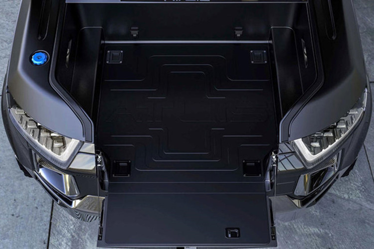 Tuy nhiên, con số điên rồ nhất được tiết lộ bởi nhà sản xuất cho tới lúc nay là XT sẽ có thể sạc đầy điện chỉ trong 15 phút. Hiện tại, thời gian sạc điện nhanh nhất trên một mẫu xe điện sản xuất thương mại là sử dụng bộ Tesla Supercharger và vẫn tốn khoảng 40 phút để có cự li di chuyển 400 km trên một chiếc Model S.