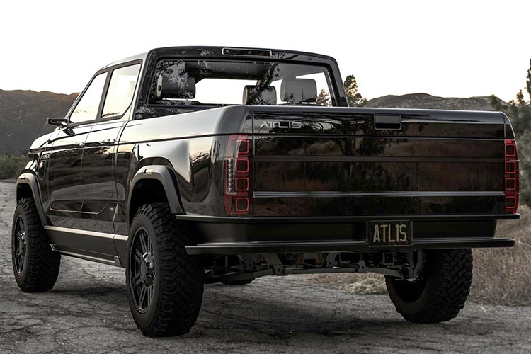 Công ty xe điện này thành lập vào năm 2016 bởi Mark Hanchett, cựu giám đốc của Axon Enterprise Inc. Công ty hiện tại đang kêu gọi gây vốn cho các mẫu xe thử nghiệm đầu tiên của họ và đẩy nhanh phát triển cơ sở hạ tầng, và XT là cái nhìn đầu tiên của chúng ta vào những gì họ đang làm.