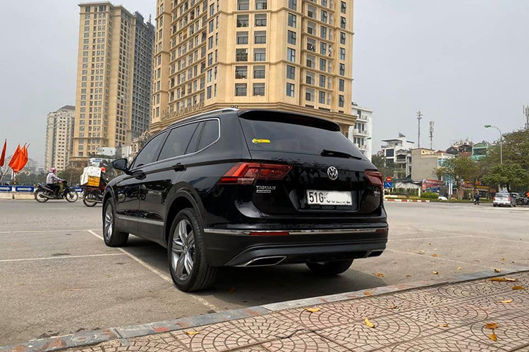 Công suất từ động cơ được truyền qua hộp số tự động DSG ly hợp kép 7 cấp. Hệ thống dẫn động 4 bánh toàn thời gian 4Motion đảm bảo độ bám đường tối ưu trong mọi điều kiện vận hành, giúp cho chiếc xe có thể tăng tốc từ 0-100km/h chỉ trong 7.9 giây, trước khi đạt tốc độ tối đa là 198km/h (đã hạn chế bằng điện tử).