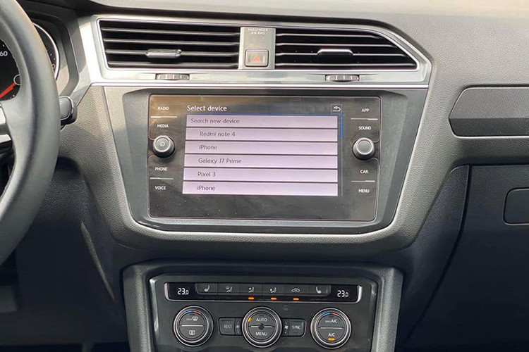 Trang bị an toàn tiêu chuẩn của Tiguan Allspace bao gồm; hệ thống chống bó cứng phanh ABS, hỗ trợ lực phanh khẩn cấp BA, chống trược khi tăng tốc ASR, ổn định thân xe điện tử ESC, phanh đỗ chống trôi xe Auto-Hold, ECO start/stop tái tạo năng lượng phanh, hệ thống kết nối ghế an toàn cho trẻ em ISOFIX, cảnh báo suất lốp...