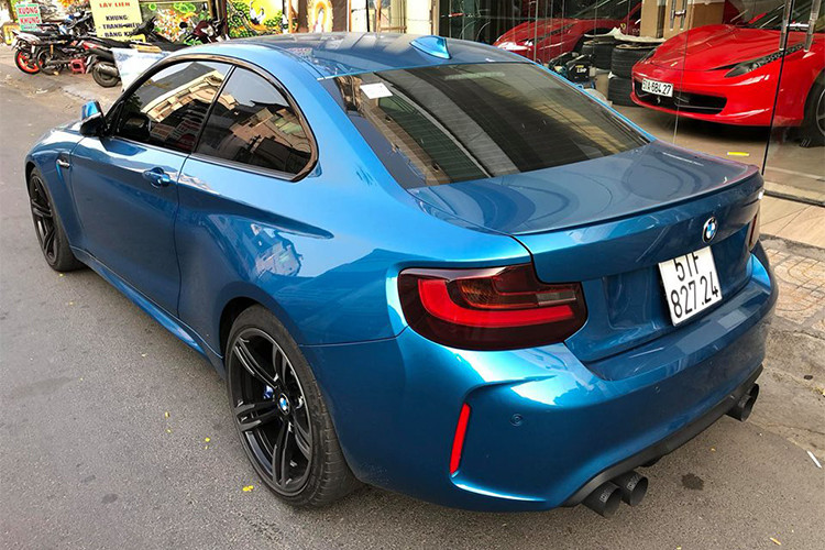 Hiện chưa rõ mức giá của chiếc xe thể thao BMW M2 màu xanh độc đáo này khi về garage của Cường Đô la bao nhiêu, chỉ biết rằng, chiếc xe thể thao hiệu suất cao này đã được đưa về nước lần đầu tiên vào khoảng tháng 6/2016 với mức giá công bố chính hãng là hơn 3 tỷ đồng.