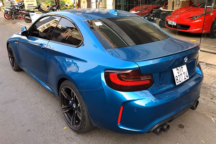 Hiện chưa rõ mức giá của chiếc xe thể thao BMW M2 màu xanh độc đáo này khi về garage của Cường Đô la bao nhiêu, chỉ biết rằng, chiếc xe thể thao hiệu suất cao này đã được đưa về nước lần đầu tiên vào khoảng tháng 6/2016 với mức giá công bố chính hãng là hơn 3 tỷ đồng.