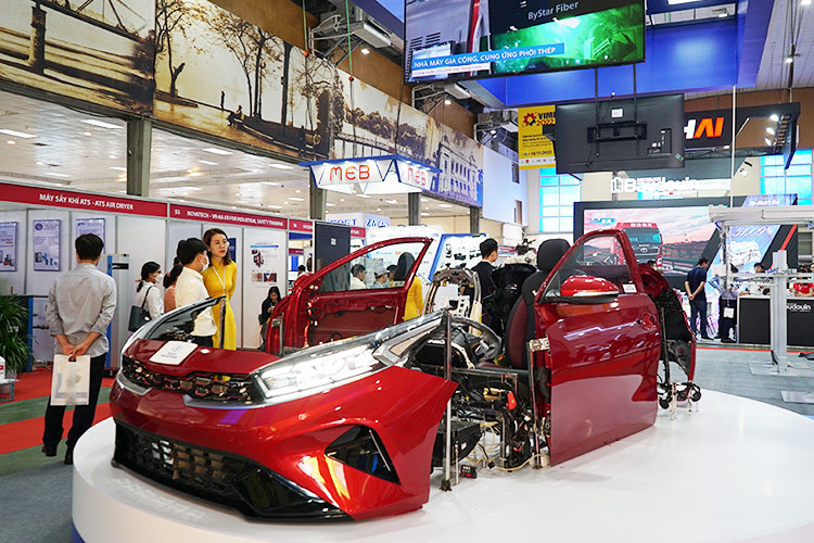 Theo công bố của Hiệp hội các nhà sản xuất ôtô Việt Nam (VAMA), trong tháng 9/2024, doanh số bán hàng của toàn thị trường đạt 36.585 xe, tăng 45,2%. Doanh số này bao gồm 28.973 xe du lịch, 7.367 xe thương mại và 245 xe chuyên dụng. Nếu cộng với kết quả bán hàng của Hyundai Thành Công, con số này tăng lên 43.103 xe.