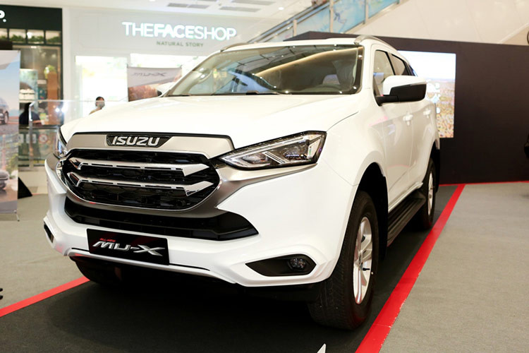 Đứng ở vị trí thứ 6 là Isuzu mu-X với 36 xe bán ra, tăng trưởng 80%. Cũng như Honda Accord, Isuzu mu-X là thành viên kỳ cựu của top 10 xe bán kém nhất thị trường do thiết kế kém nịnh mắt và trang bị chưa thực sự hấp dẫn.