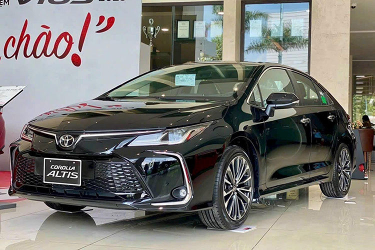 Honda Civic không phải là mẫu sedan hạng C duy nhất có mặt trong top 10, bên cạnh đó còn có đồng hương Toyota Corolla Altis. Trong tháng 9/2024, người Việt chỉ mua 37 chiếc Toyota Corolla Altis, tăng trưởng 12,1%.