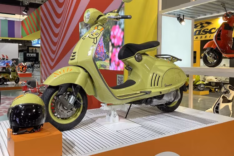 Bản đặc biệt mừng kỷ niệm 10 năm ra mắt chiếc 946 với tên gọi Vespa 946 10 Anniversario 2023 mới. Mẫu xe ga cao cấp phát triển riêng cho thị trường Trung Quốc. Giới thiệu cùng thời điểm đón năm mới Quý Mão ở Trung Quốc và một số nước ở châu Á, trong đó có Việt Nam.