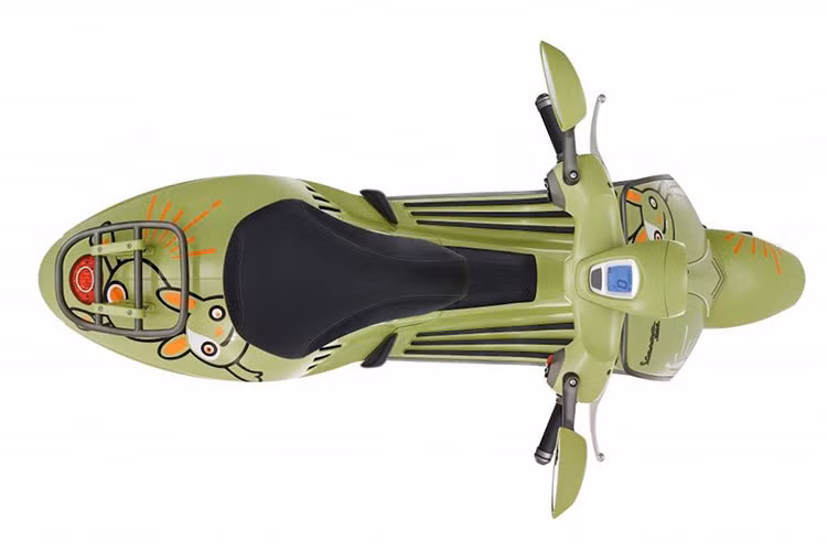 Giống như những chiếc 946 khác, 946 bản đặc biệt sử dụng chi tiết bằng nhôm ở tay lái, giá đỡ yên, tấm ốp hai bên, chắn bùn trước, chân gương.